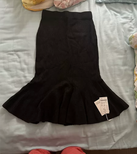 毛线鱼尾裙灰黑色,有吊牌,60包邮出 感兴...