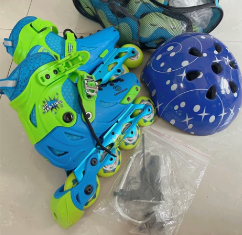 九成新 贵派仕直排轮旱冰鞋 带护具 头盔 ...