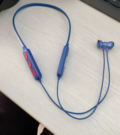 漫威联名款磁吸无线运动耳机，正常使用痕迹，...