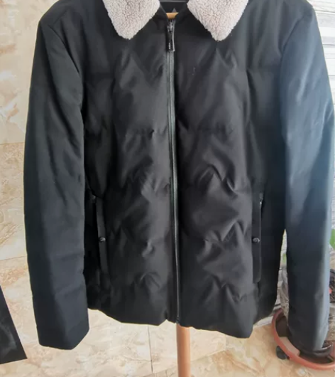 男士休闲版羽绒服，毛领衣服一体，几乎全新，...