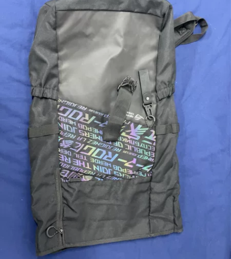 华硕BP4710电竞包，可以装17.3的笔...