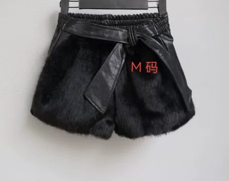 兔毛短裤女修身显瘦冬款 感兴趣的话点“我想...