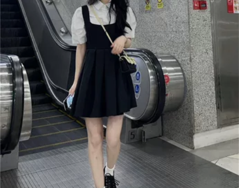 2022年新款大码显瘦连衣裙夏季黑色设计感...
