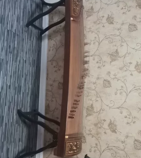 品牌古筝，双鹤朝阳，如图，原价4千多！不议...