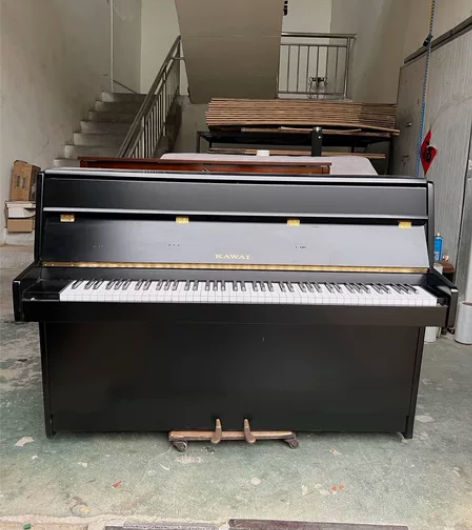 家里闲置二手钢琴一台，有喜欢的拿去吧，日本...