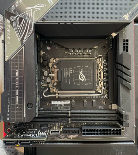ITX主板，华硕Z690I，DDR5，换了...