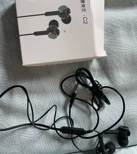 爱奇艺耳机，拆封过，全新，功能正常。 感兴...