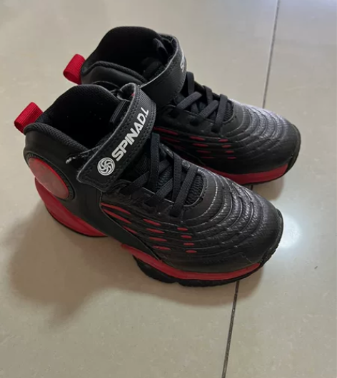 安踏正品，商场折后285购买， 小孩脚长太...