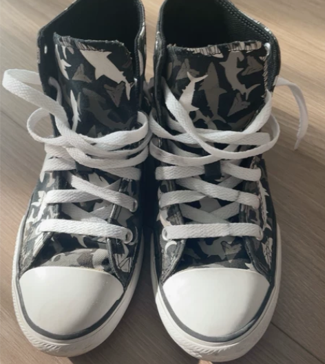 匡威高帮帆布鞋,需要的联系 感兴趣的话点“...