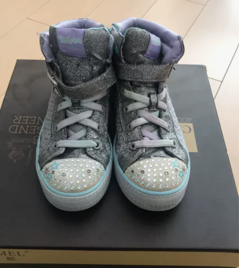 斯凯琪女童帆布鞋！可亮灯！美国购入八成新！...