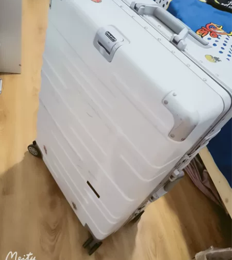 铝框拉杆箱，29寸象牙白，迷宫防刮，万向轮...