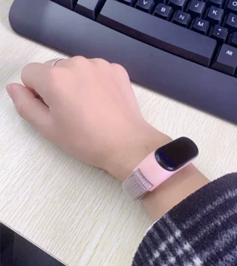 小米手环6,(两个手环带)还有一个原装黑手...