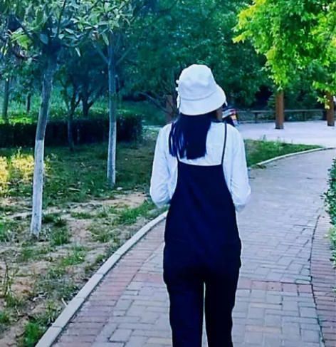 韩版黑色背带裤，时尚秋季显瘦休闲连体裤。 ...