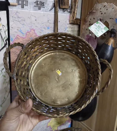 欧美回流铜条编织篮子花篮。提手处花装饰掉了...
