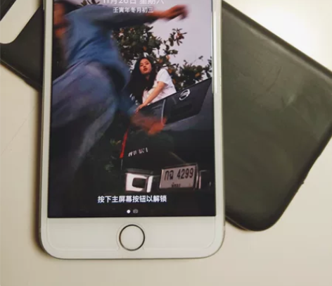 美版iPhone苹果8plus64g金色，...