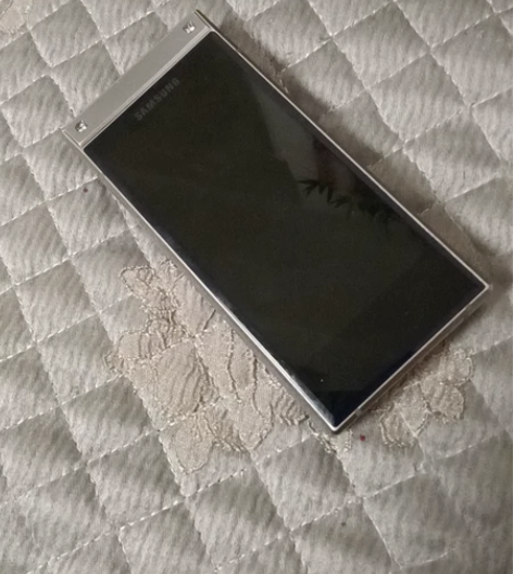 三星w2019  高定版 6+256 安卓...