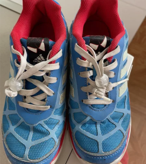 男童阿迪运动鞋，32码 感兴趣的话点“我想...