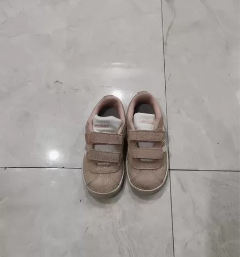 阿迪女童板鞋 内长14cn 感兴趣的话点“...