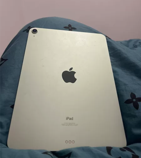 Apple Air 4 绿色。官网购买，充...