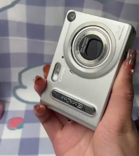 卡西欧z3 复古小方块，320万像素，成色...