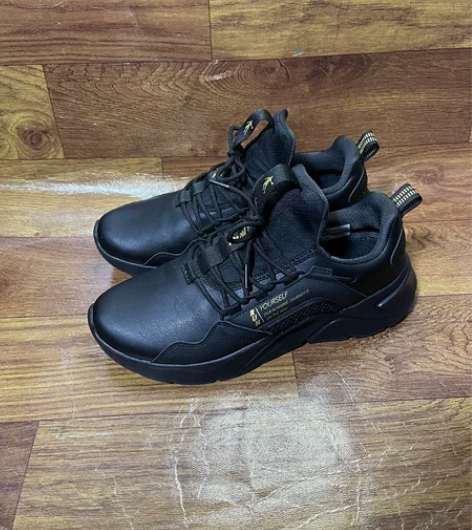 44码正品乔丹男款防水轻便运动鞋 二手物品...