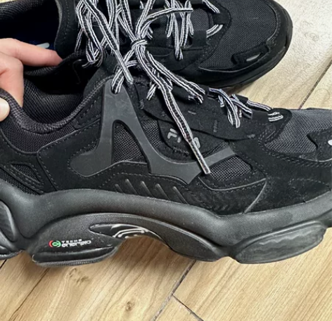 斐乐男鞋44.5码的。买回来只试穿了一下。...