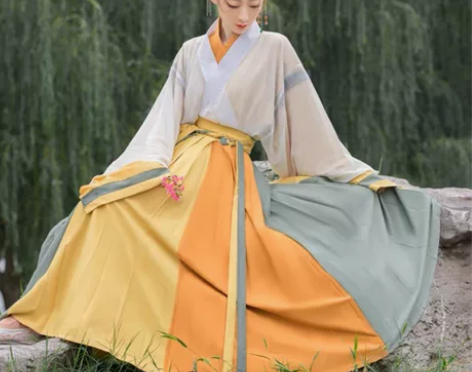 换装馆衣服低价处理 感兴趣的话点“我想要”...