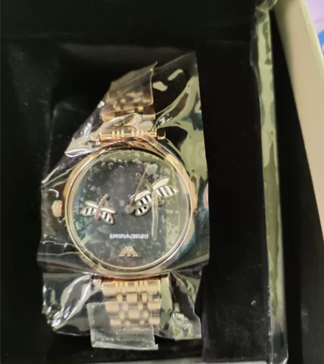 全新没带过的阿玛尼手表 感兴趣的话点“我想...