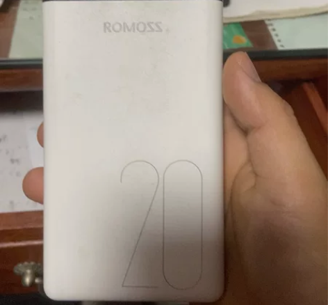 罗马仕充电宝2000，半新 感兴趣的话点“...