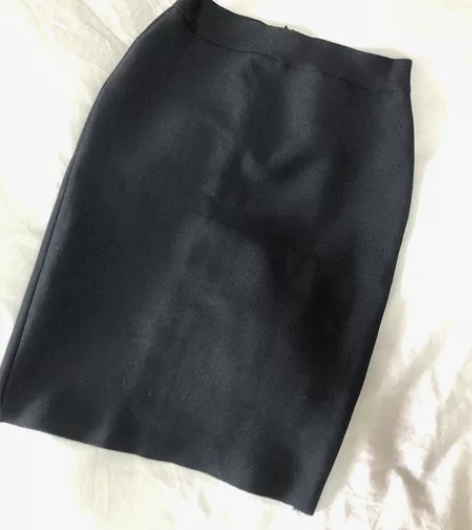 珠光半裙A字裙亮黑色 9新，均码，中弹。适...