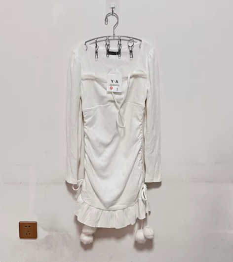 甜酷纯欲轻熟风收腰连衣裙女秋冬季新款辣妹性...