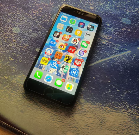 苹果8，用了很久，从其他人手里买回来的，爱...