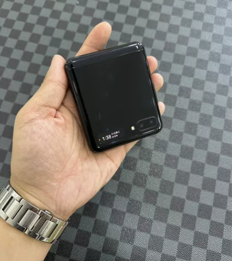 机 型：三星F7000 内 存 :  25...
