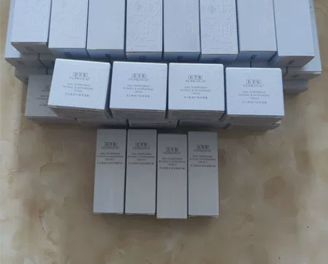 佰草集双石斛修护高保湿水，面霜，乳液 精华...