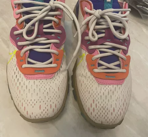 Nike运动鞋，几乎没穿过 感兴趣的话点“...