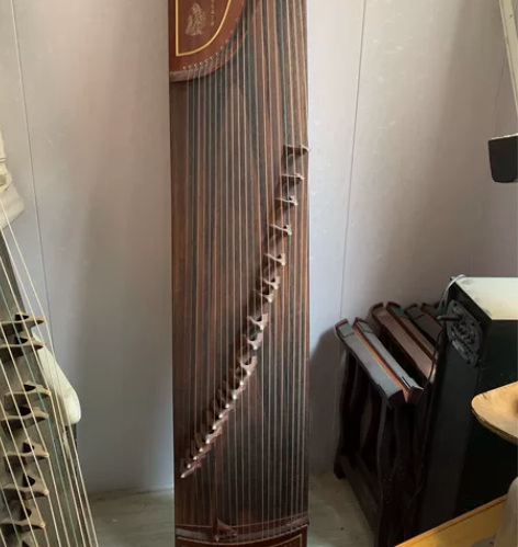 现有三台古筝出售，搬家不方便带走，图片都是...