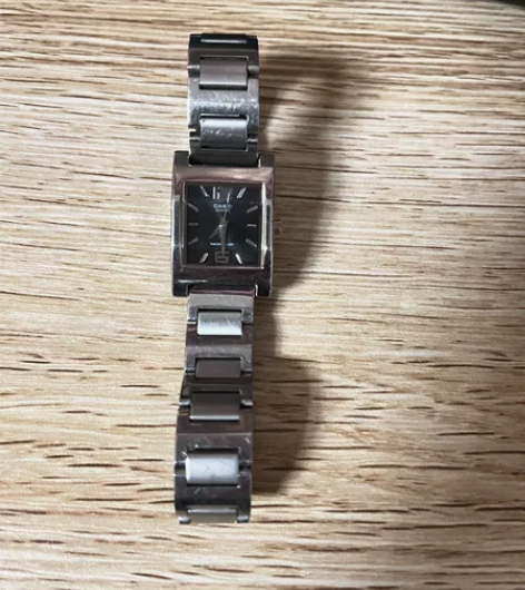 卡西欧 很久以前的表了，当时行是流行哒！一...