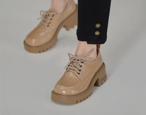 第一街漆皮深口单鞋女粗跟系带鞋子女防水台亮...