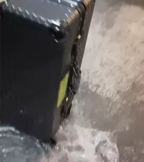 26寸正品网易严选旅行箱转让，没有用过长途...