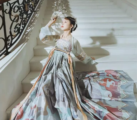 都城南庄符禺仙M码一套带吊牌 感兴趣的话点...