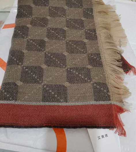 全新艾莱依围巾 蜜糖棕色规格:68*180...