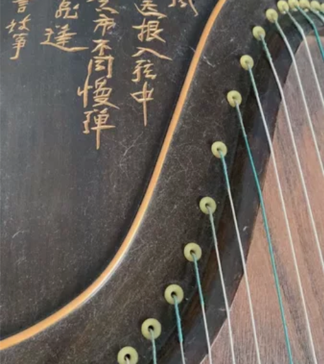 本人不学古筝了，古筝很长占地方，放了两年弹...