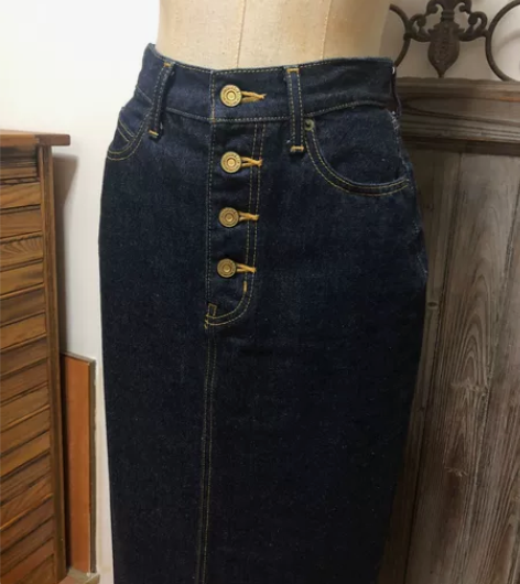 摩西  1码   后开叉铅笔裙 感兴趣的话...