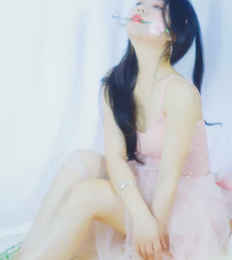 一整套粉色上衣和裙子,公主风 感兴趣的话点...