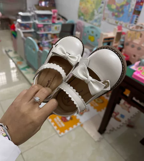 斯纳菲童鞋26码 平时都穿运动风，小皮鞋偶...