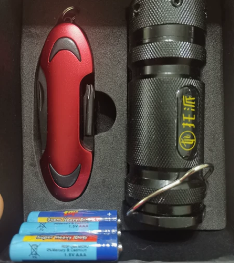 多功能户外野营装备折叠工具便携刀随身防身迷...