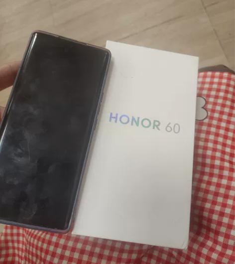 荣耀60 8+256版本，成色自定义九成新...