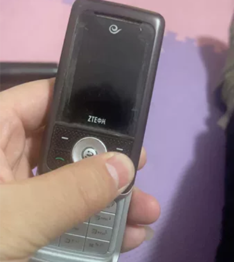 电信中兴手机！可以开机，无配件喜欢的拍 感...