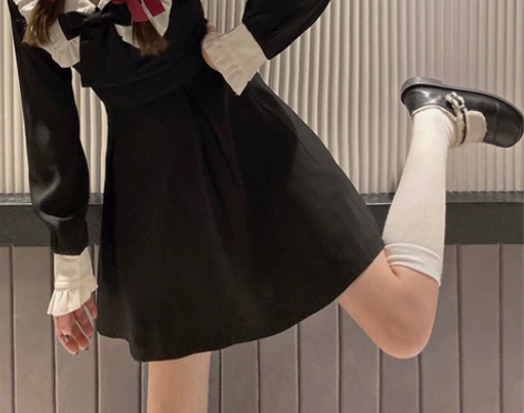 三蚊鱼「古董洋娃娃」黑色娃娃领连衣裙女春日...