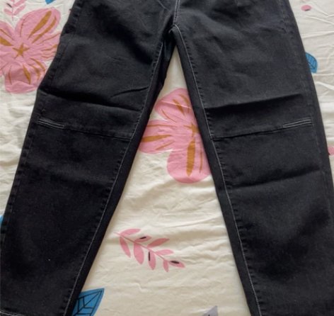 有种磨毛的感觉的牛仔裤 感兴趣的话点“我想...